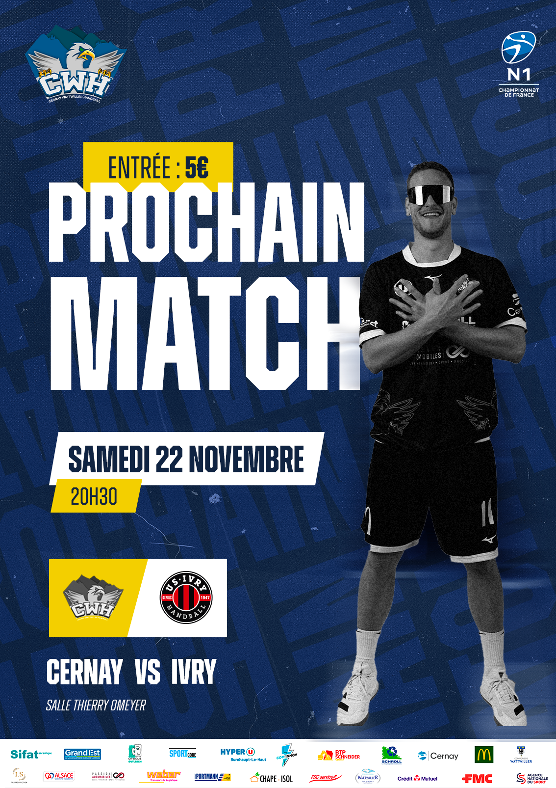 On y voit un joueur de handball avec des lunettes de soleil et les mains croisées sur la poitrine