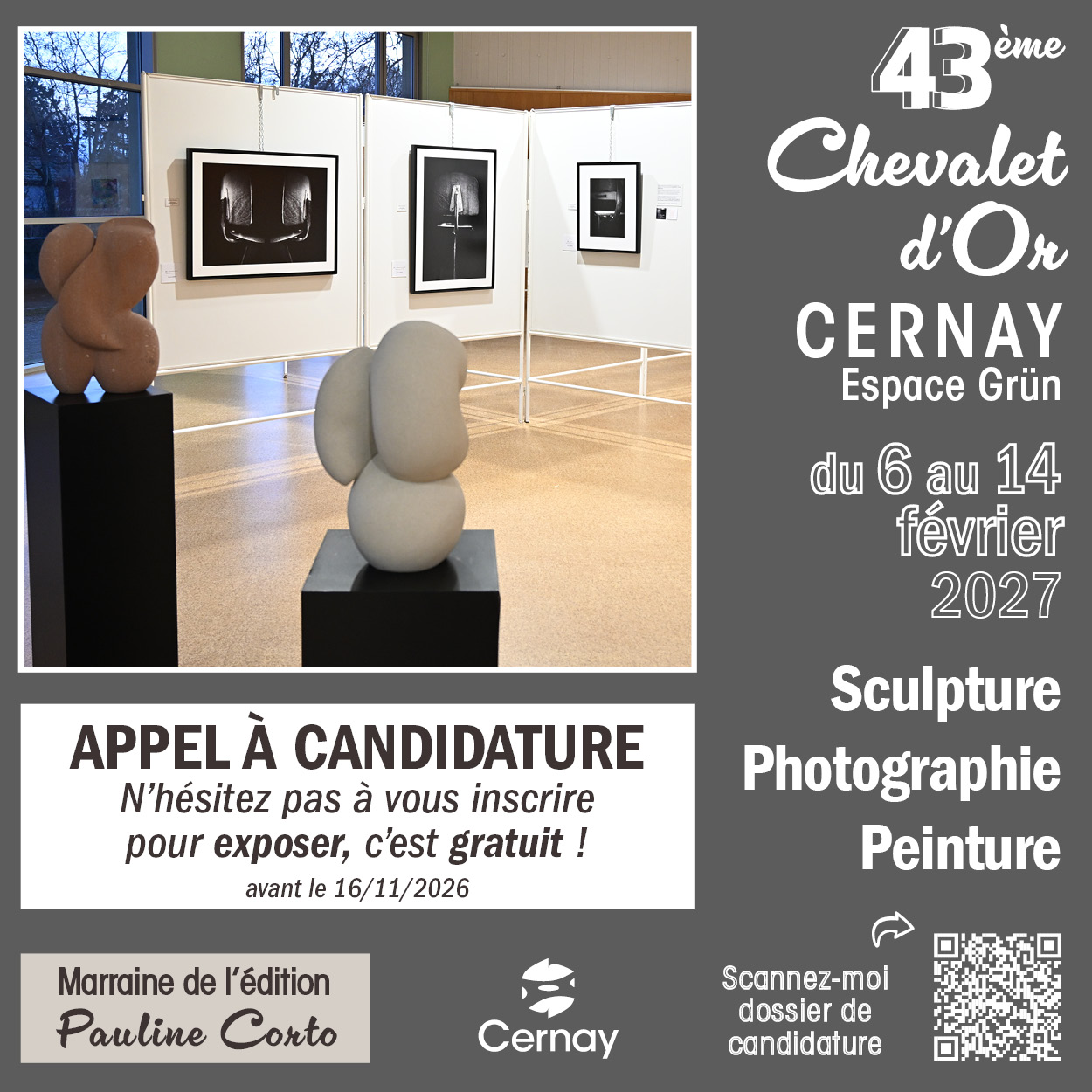 Appel à candidature - Chevalet d'Or de Cernay 2027 On y voit deux sculptues et des photos sur des panneaux lors d'une exposition d'art.
