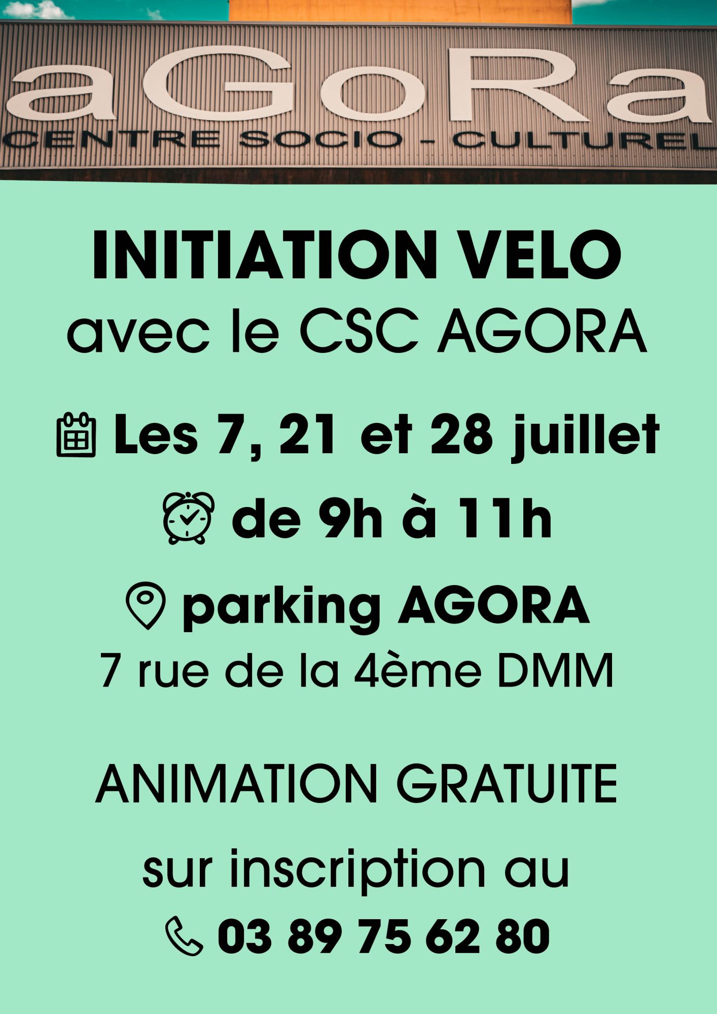On y voit le haut du bâtiment du Centre socio-culturel AGORA de Cernay
