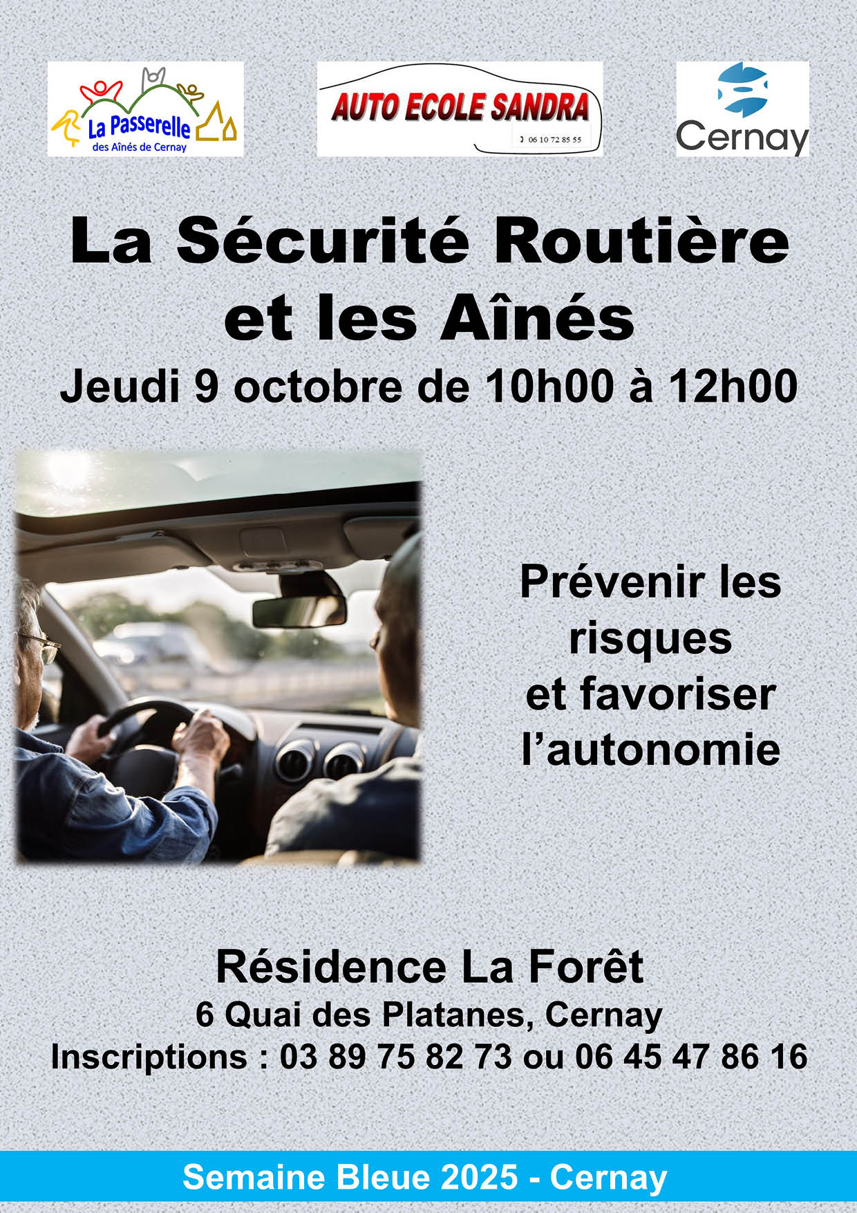 On y voit un homme au volant d'une voiture avec un passger à côté