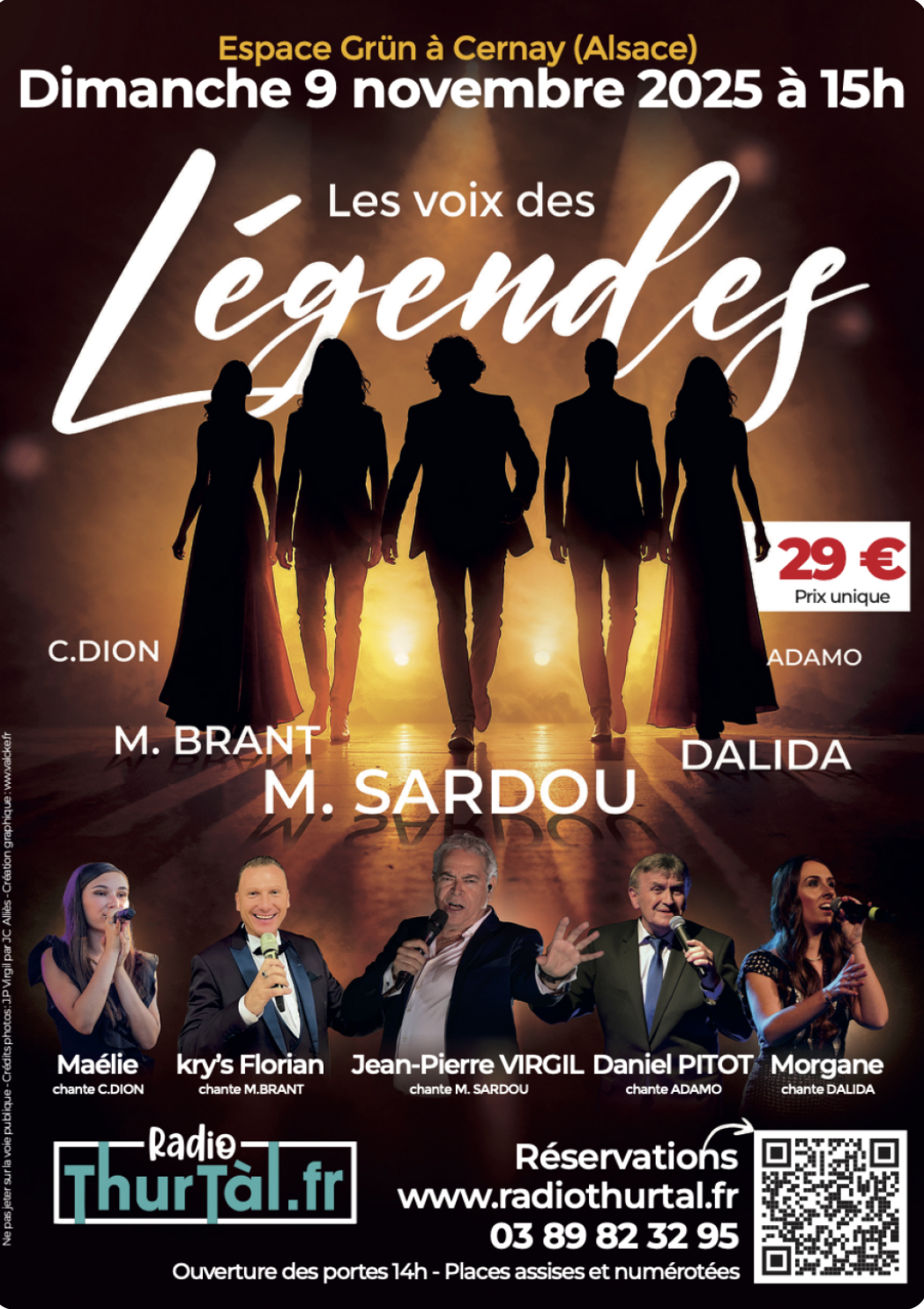 On y voit des silhouettes noires sur une scène et des photos de 5 artistes chanteurs