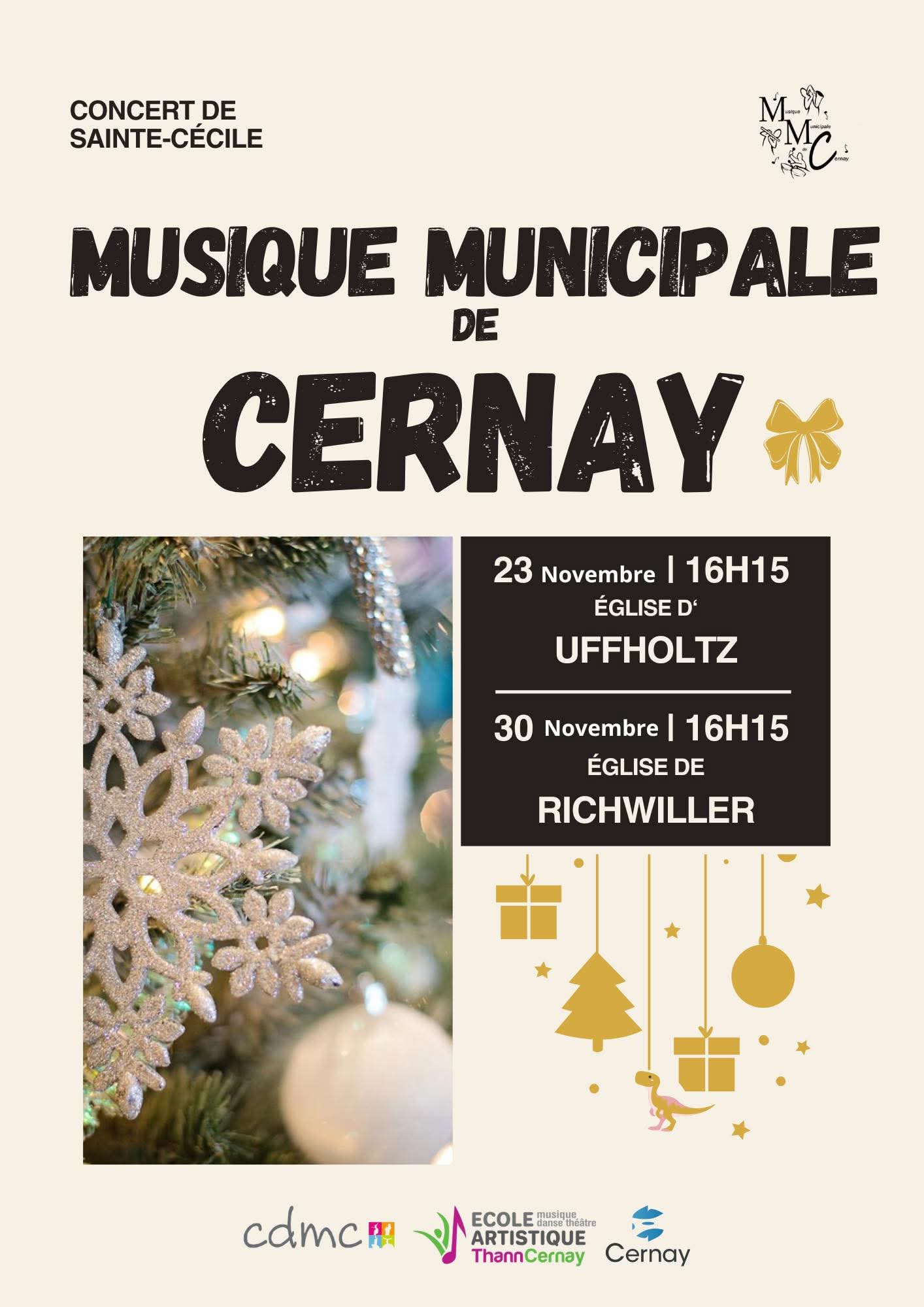 On y voit le morceau d'un sapin de Noël avec des décorations : flocons et boules de Noël