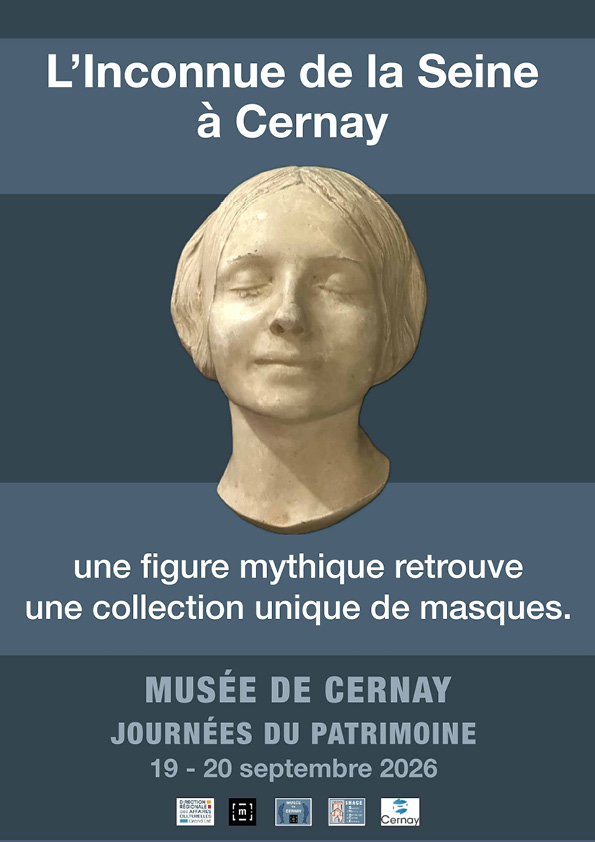 On y voit la t&ecirc;te d'une statue