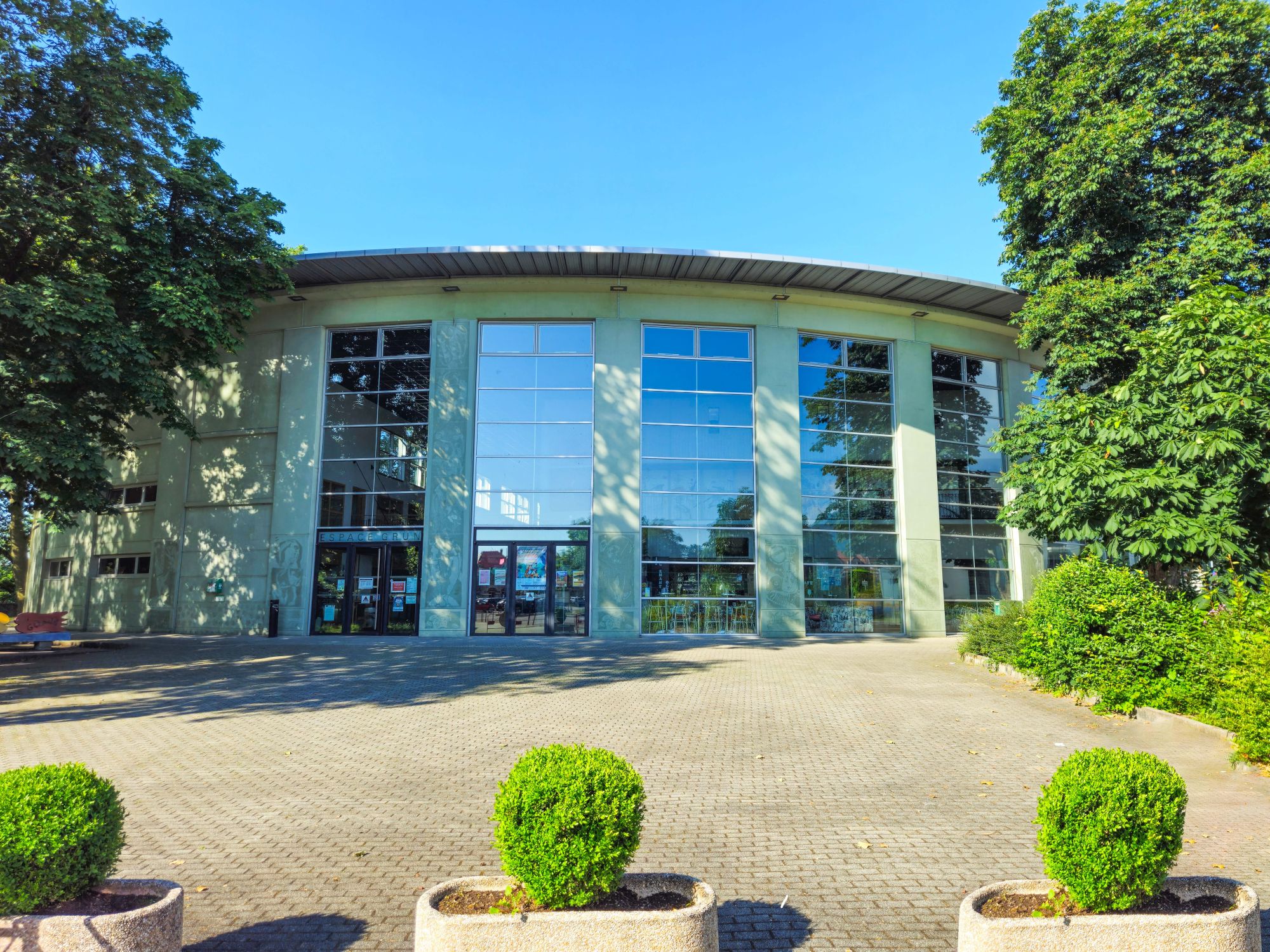 Vue de l'entrée de l'Espace Grün de Cernay