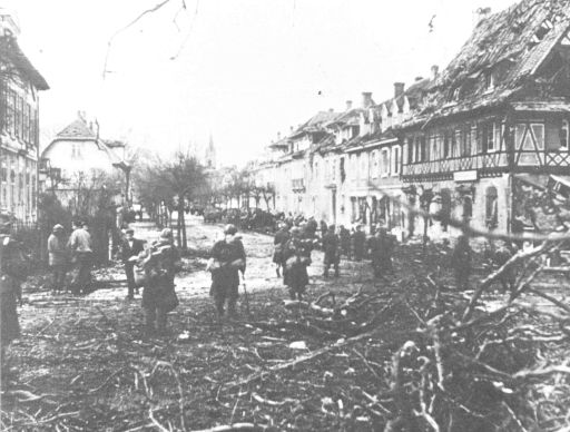 L'entrée des troupes à Cernay - 04-02-1945